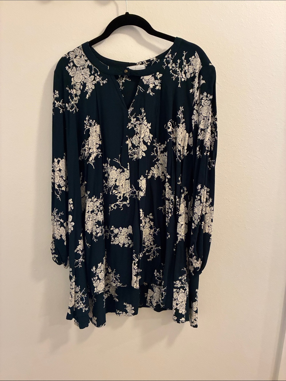 Long Sleeve Floral Tunic Mini Dress in Dark Green and Cream